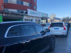 -世纪金源购物中心东区-停车场
