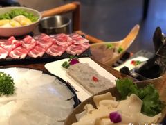 -老牌坊云南鱼豆花火锅(哈西万达店)
