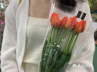 清明放假第一天早上去了花花世界买花，那边的花真的很新