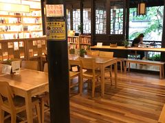 -猫的天空之城概念书店(杭州南宋御街店)