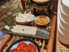 -老牌坊云南鱼豆花火锅(爱建店)