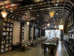 -钟书阁(松江泰晤士小镇店)