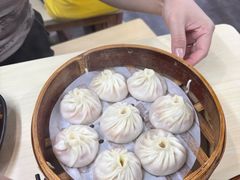 -莱莱小笼·乔艾
