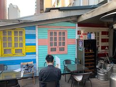 -layback cafe & bar