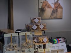 面包甜点陈列柜-边渡咖啡烘焙店(昙华林店)