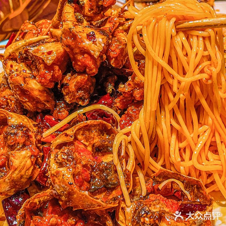 沈阳|🔥必吃榜No.1排队吃的香辣蟹面名不虚传