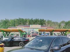 -窦店服务区-停车场