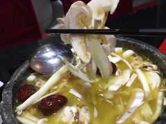 -南渝食府.墨脱石锅松茸鸡