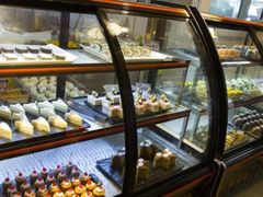 面包甜点陈列柜-火焰山自助烧烤涮石板烤肉(新华大街店)