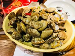 -沪小二炭火蛙锅(淮海中路美食不夜城店)