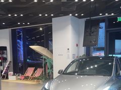 -TESLA 特斯拉(上海太古汇体验店)