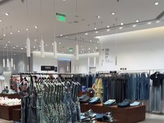 -URBAN REVIVO(上海中庚漫游城店)