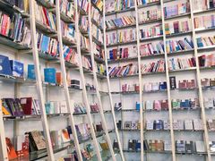 -钟书阁(松江泰晤士小镇店)