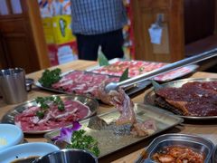 -汉城烤肉·黑金冠(华山路店)
