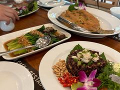-Chom Cafe and Restaurant