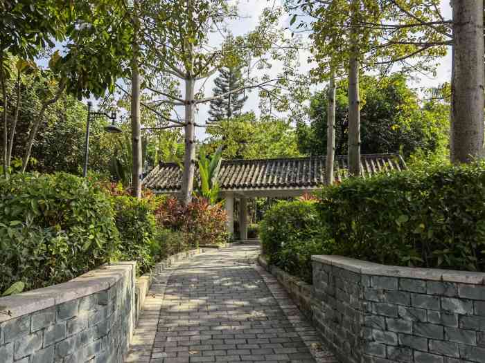 铁岗公园-"铁岗公园位于足球公园对面,企龙山公园正对.