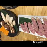 菜品也挺多 香肠感觉一般 肉倒是很好
