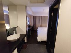 -桔子酒店(上海西藏北路地铁站店)