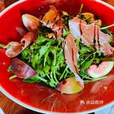 这家西班牙餐厅生意也太火爆了，格调和装修精致且高级