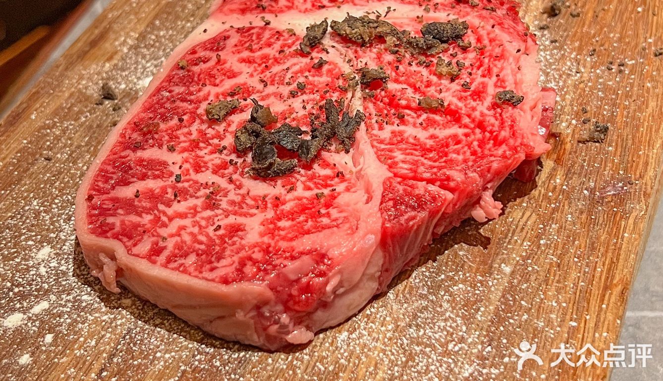 和牛烤肉天花板！肉质鲜嫩多汁，口感极佳。在这里