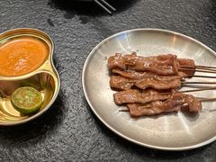 -何妹湿辣牛肉·粤式烧烤砂煲(桂雅路店)