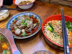 -爆炸头阿姨小四川正宗川味小吃(无任何分店)