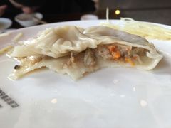 蟹黄汤包-鸿运酒楼