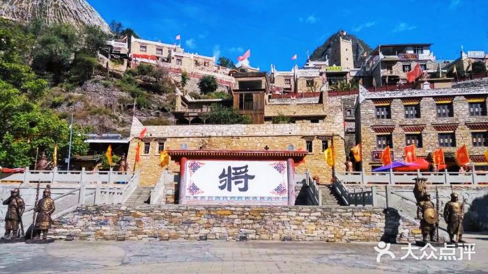 甘堡藏寨图片