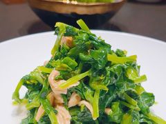 豆黄金炒豌豆尖-四季民福烤鸭店(外滩外白渡桥店)