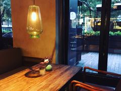 靠窗位-Carbon莫卡哆·意大利复古集市餐厅(杭州大厦店)