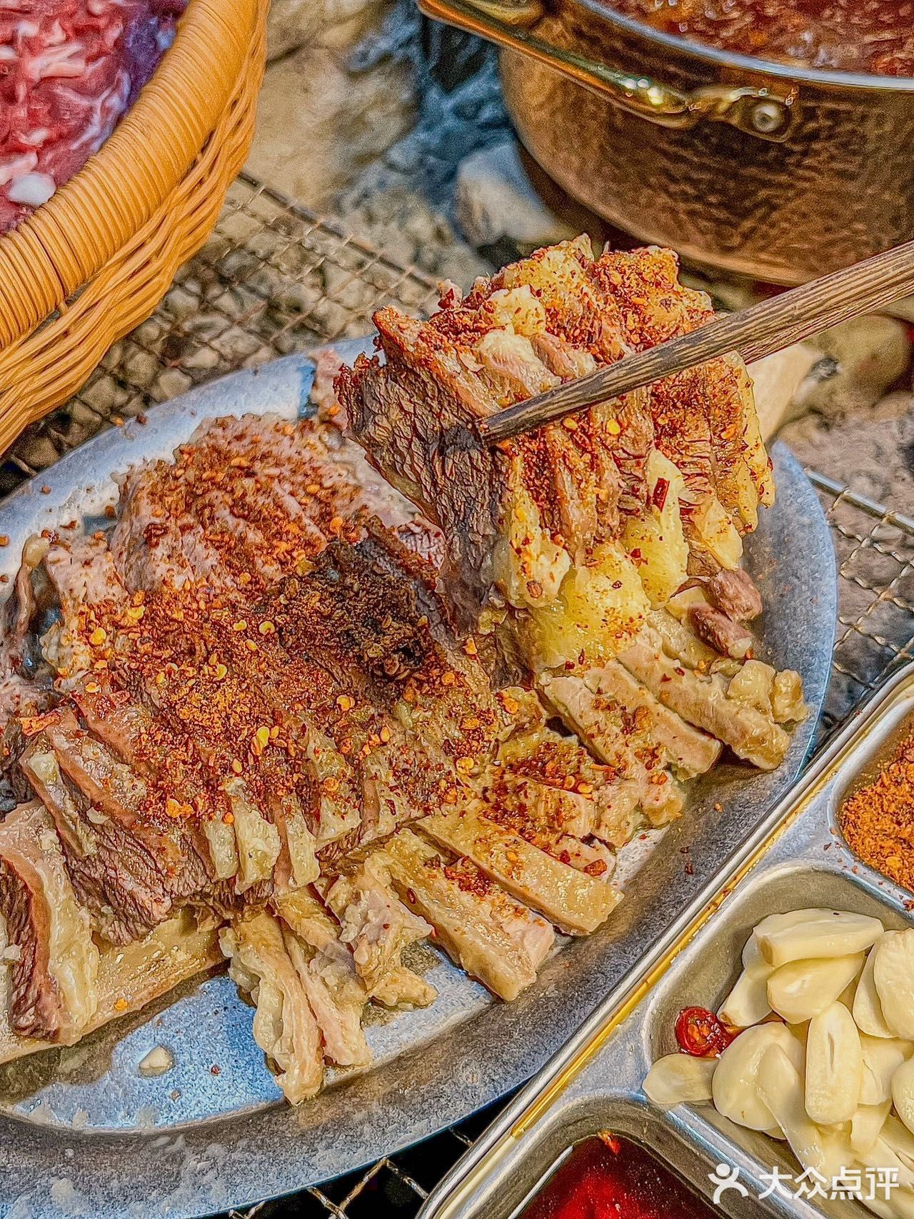 藏在老门东巷子里的贵州酸汤牛肉火锅