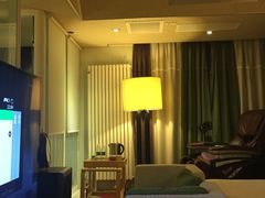 -喜鹊愉家酒店(郑州曼哈顿博览中心地铁站店)