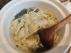 蟹粉菜肉大馄饨-馋三尺蟹粉小笼(人民广场店)