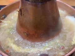 -果松木炭酸菜铜火锅·外婆参鸡汤