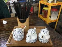 -裕新楼粉面馆·石磨手工粉(四方坪店)