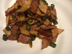 黑胡椒杏鲍菇炒爽肉-胡桃里音乐酒馆(四道口店)