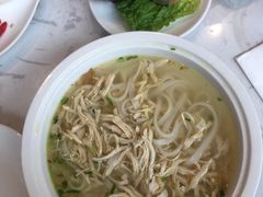 鸡丝河粉-大茴香越法料理(SOHO复兴店)