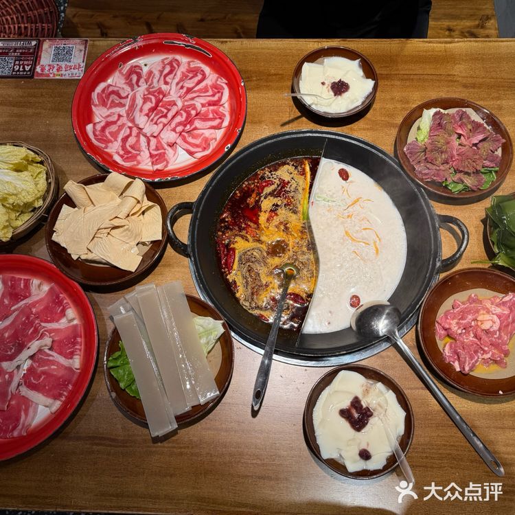 打卡北步园火锅太惊喜！牛油锅底醇厚香浓，一沸腾香气四溢