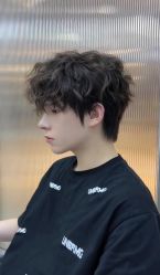 -一家只做男发烫染的店