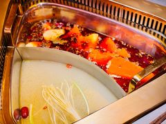 酸萝卜鸳鸯锅-鮮樂門重庆美蛙鱼头火锅(恒隆店)