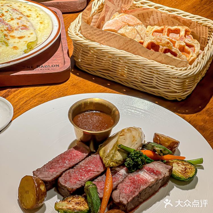 青岛八大关老洋房里的餐厅,好有氛围🕯️🎄🏰