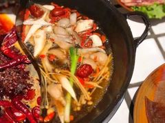红油菌汤鸳鸯锅-贰回巷火锅馆(钟楼店)