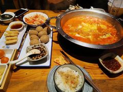 -野山舂·贵州现舂酸汤火锅(鸿通城店)