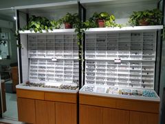 -视野联行眼镜•蔡司•依视路(温江店)