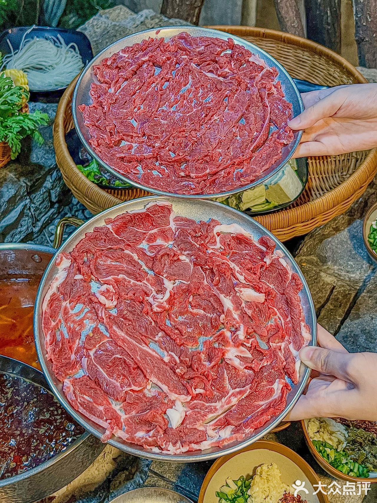 藏在老门东巷子里的贵州酸汤牛肉火锅