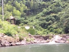 -安吉龙王山峡谷漂流