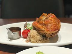 自酿啤酒脆皮烤猪肘-Ambra Haus琥珀屋精酿餐厅(宝山店)