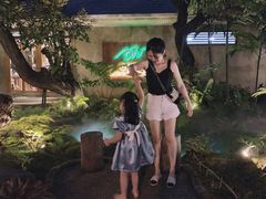 -Chom Cafe and Restaurant