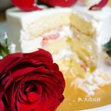 玫瑰见证爱情，纯动物奶油见证品质，这款情人节蛋糕太🉑️了！