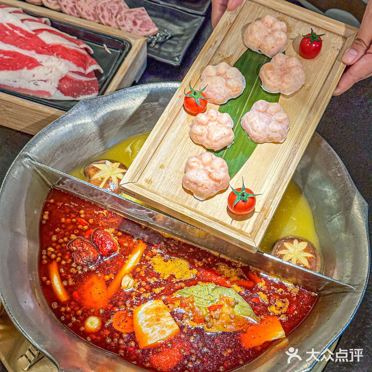 吃火锅 鸭血豆腐无限续加的快乐谁懂！